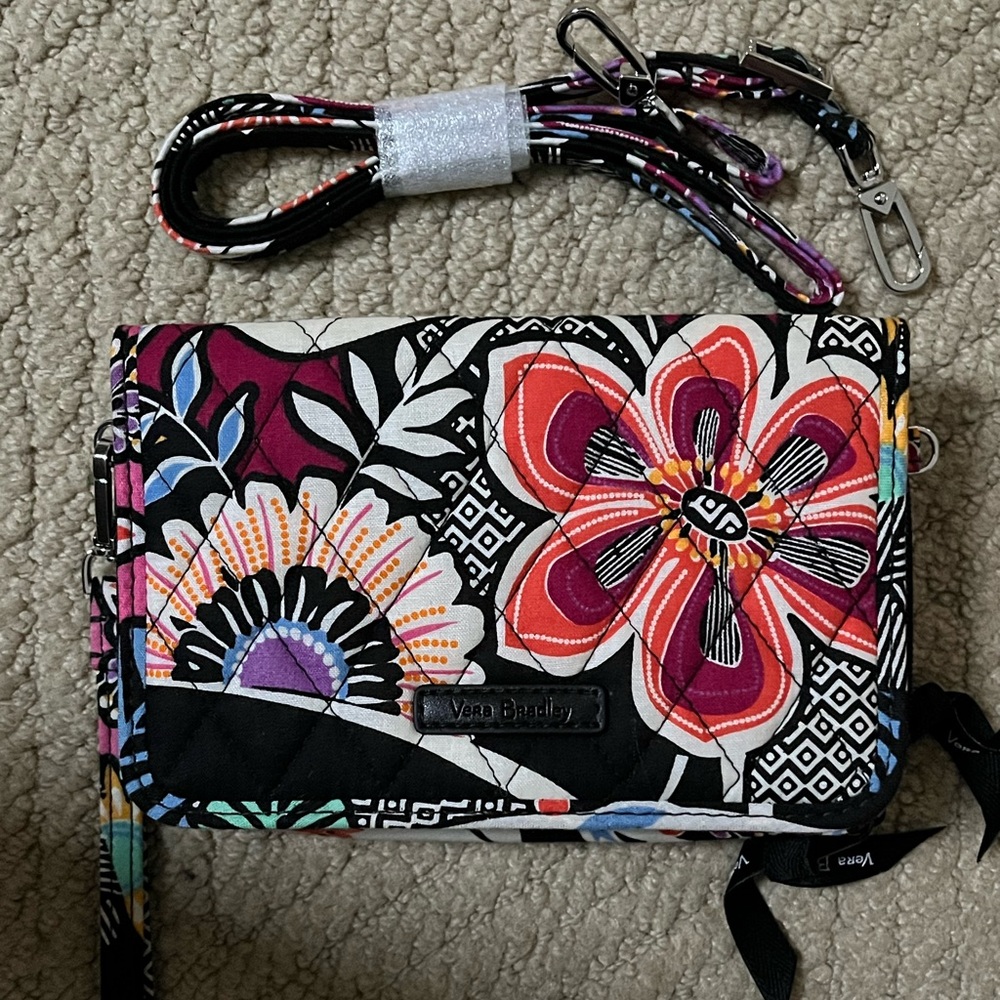 NEW Large Zip Around Vera Bradley Wristlet with RFID.